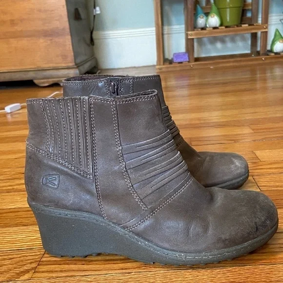 Keen wedge, newbuck booties 8.5 - Picture 1 of 9